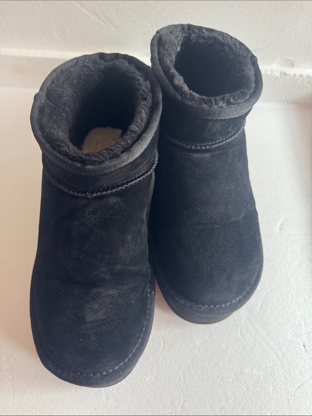 Cozy Women's Black Faux-Suede Lined Ankle Boots